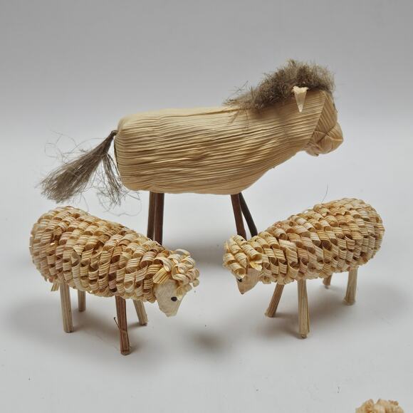 12  Czech Republic Corn Husk pieces- Horse, two adult sheep and 9 baby sheep - Picture 6 of 7